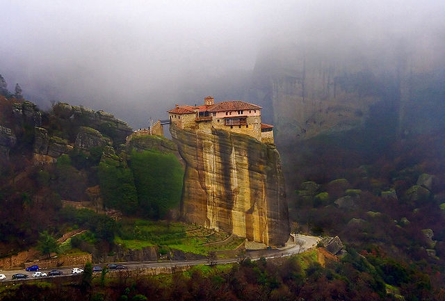This image has an empty alt attribute; its file name is 640px-Meteora_1_evlahos-1.jpg